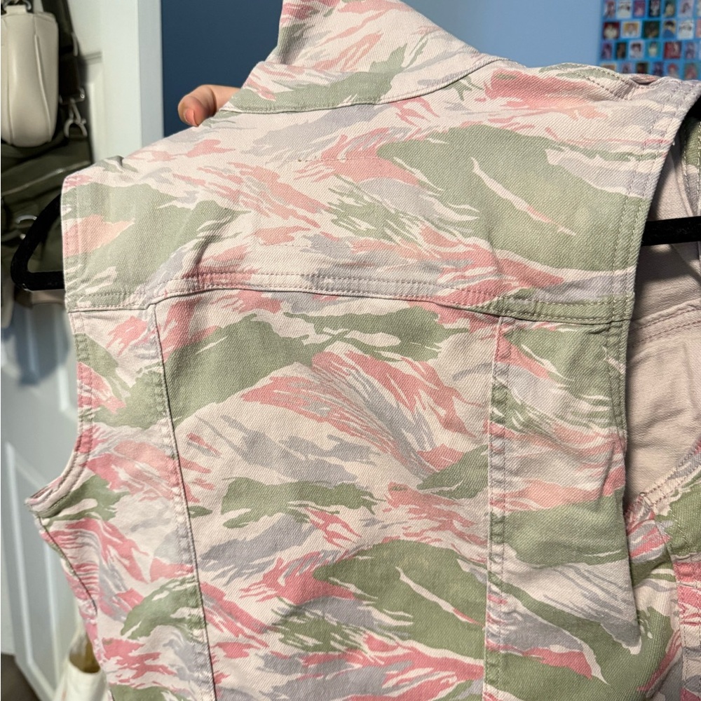 LEVI’s Denim Vest - Picture 3 of 4